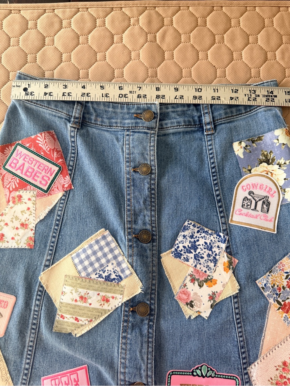 Chaps EUC Custom Western Graffiti
Patch Denim Skirt cotton/poly/elastane
Sz 4 - Picture 7 of 9